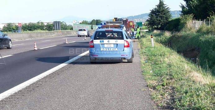 Finisce fuori corsia in A4 e si schianta: muore 43enne di Villongo - BergamoNews.it