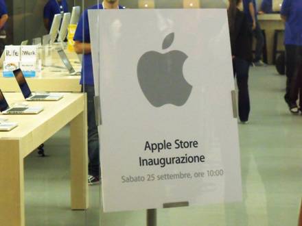 Apple Store, la folla in attesa