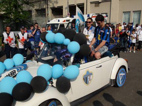 Atalanta promossa, la festa in strada