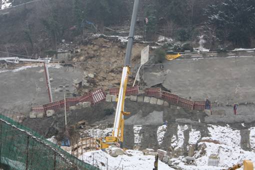 Crollo alla FaraLavori in corso