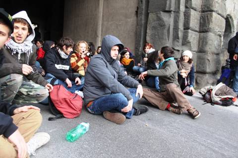 Gli studenti bloccano porta Sant'Agostino/1