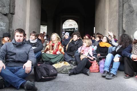 Gli studenti bloccano porta Sant'Agostino/2