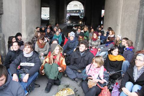 Gli studenti bloccano porta Sant'Agostino/2