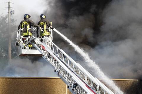 Incendio, azienda distrutta a Pontida/2