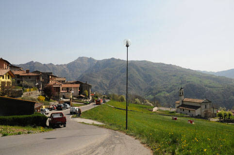 Incendio nei boschiin Val Seriana