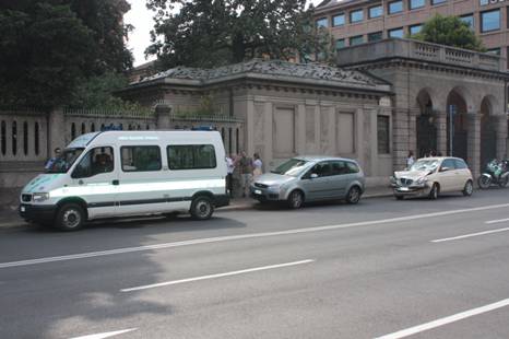 Incidente in centro cittÃ Due ragazze travolte