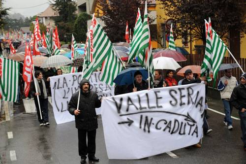 La Val Seriana in marcia contro la crisi