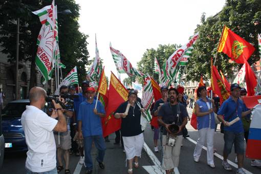 Lavoratori Indesitin corteo a Bergamo