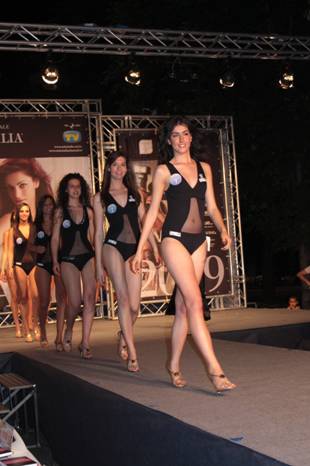 Miss Italia in piazzale Alpini 1