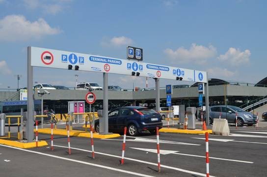 Parcheggi aeroportosalgono i prezzi