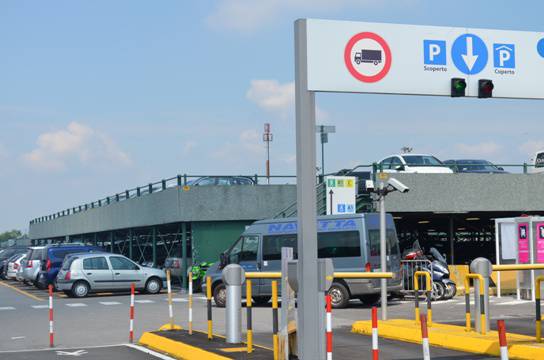 Parcheggi aeroportosalgono i prezzi