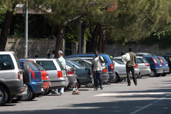 Parcheggiatori in Largo Barozzi