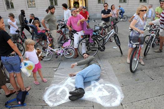 Piste ciclabili richieste a suon di campanelli