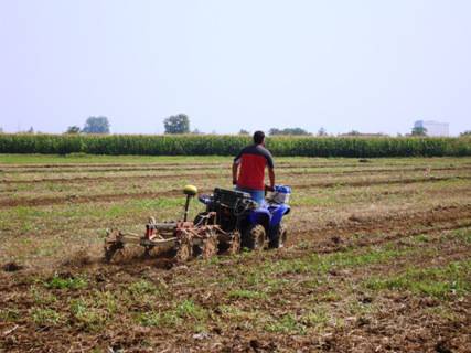 Ricercatori di Brebeminei campi con i quad