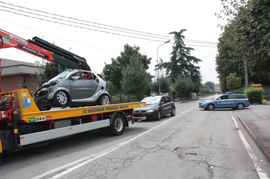 Smart si ribalta, un morto in A4