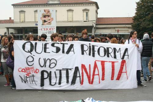 Studenti in piazza contro la riforma Gelmini