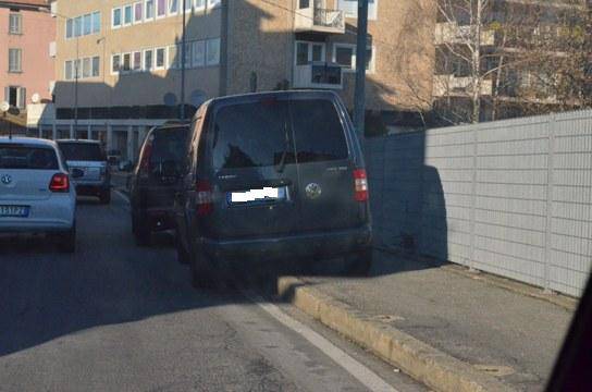 Parcheggio selvaggio attorno allo Stadio