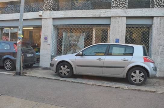 Parcheggio selvaggio attorno allo Stadio