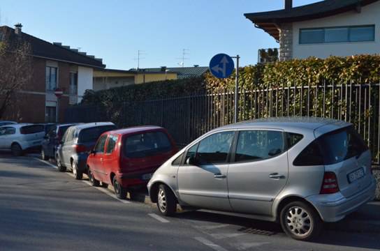 Parcheggio selvaggio attorno allo Stadio