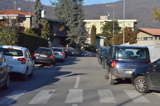 Parcheggio selvaggio attorno allo Stadio