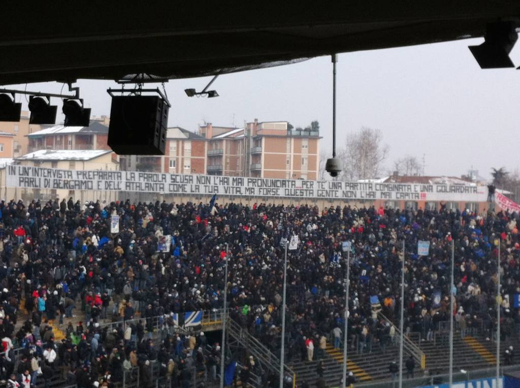 La Curva Nord contro Doni