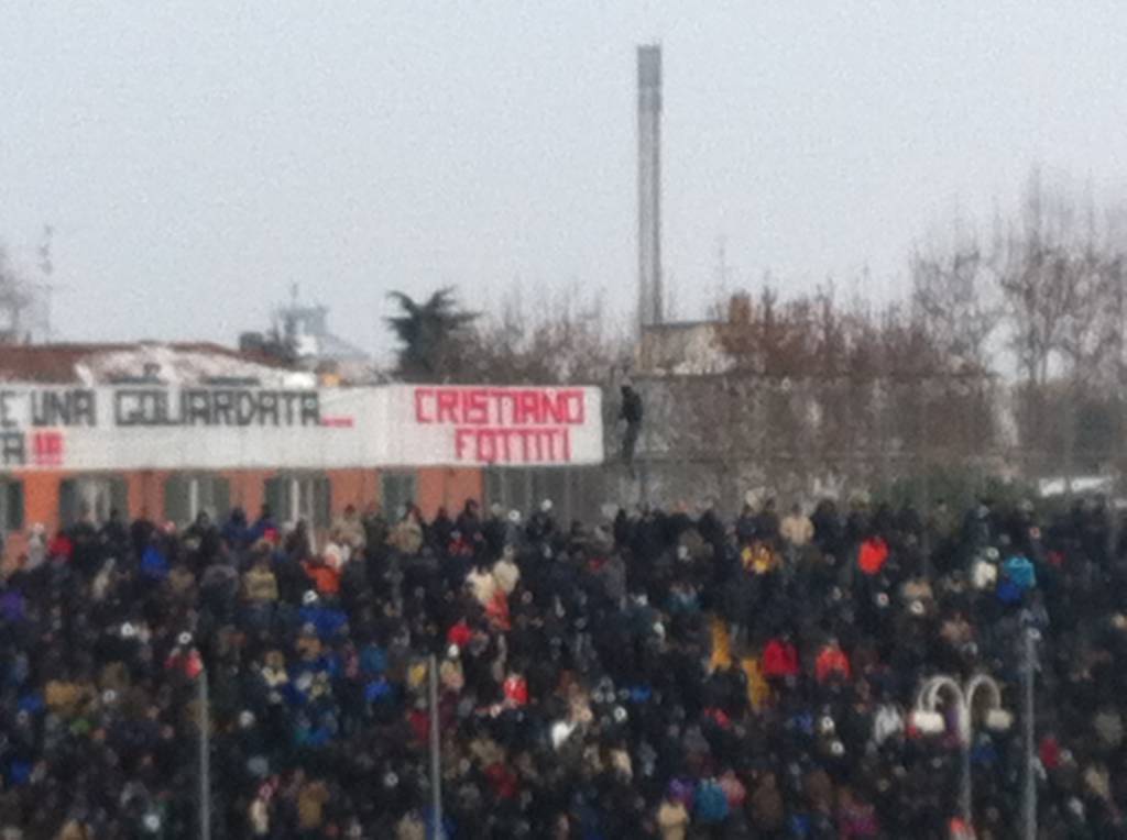 La Curva Nord contro Doni