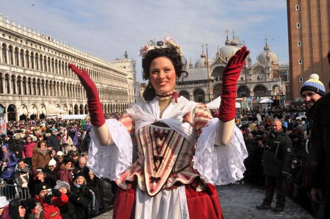 Venezia, il volo dell'angelo|apre il carnevale