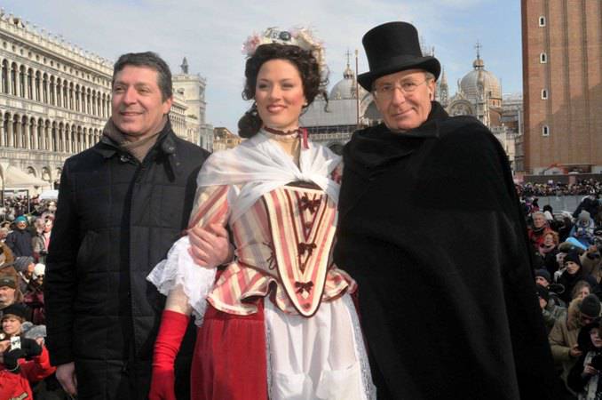 Venezia, il volo dell'angelo|apre il carnevale