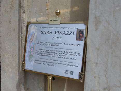 "Hai vent'anni per sempre":| il funerale di Sara Finazzi (1)