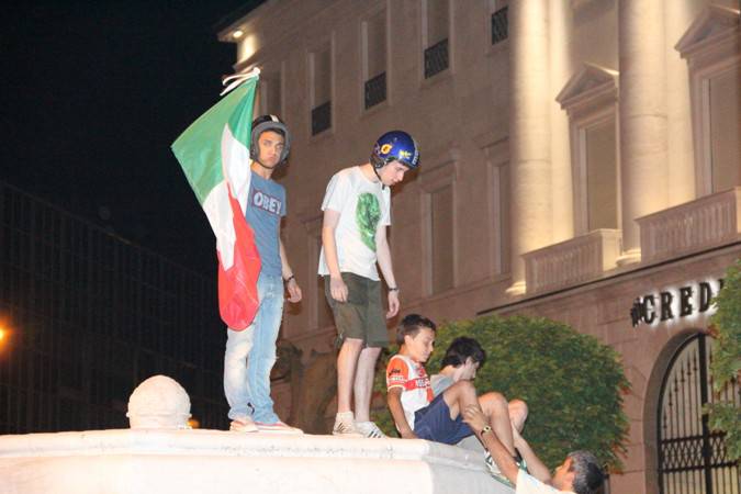 Italia in semifinale, festa in centro - 2