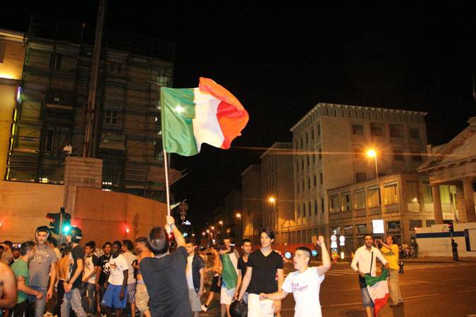 Italia in semifinale, festa in centro