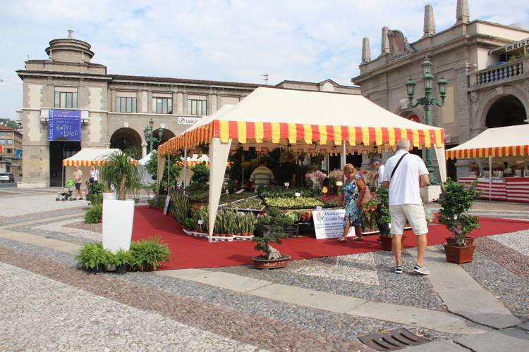 Bancarelle di Sant'Alessandro sul Sentierone