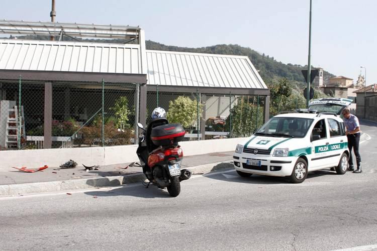 Villa di Serio, motociclista contro un muro