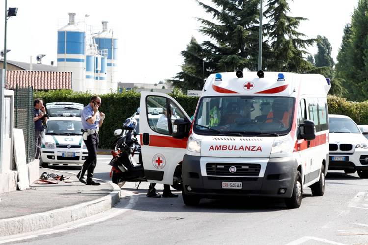 Villa di Serio, motociclista contro un muro