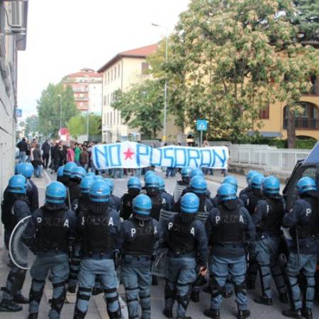 Fiore a Bergamo, la protesta degli Antagonisti 1