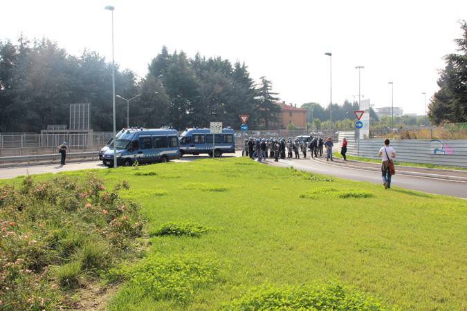 Fiore a Bergamo, la protesta degli Antagonisti 2