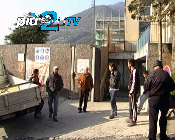 Gazzaniga, protesta degli operai dell'ospedale