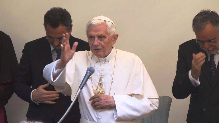 Papa Benedetto XVI lascia il pontificato