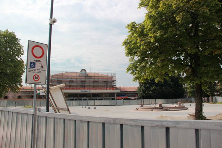 Il nuovo piazzale della stazione di Bergamo