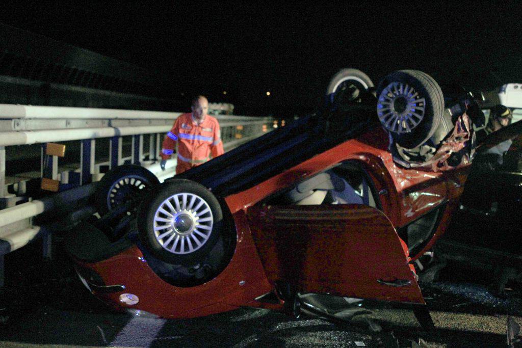 Incidente nella notte in A4: quattro giovani feriti