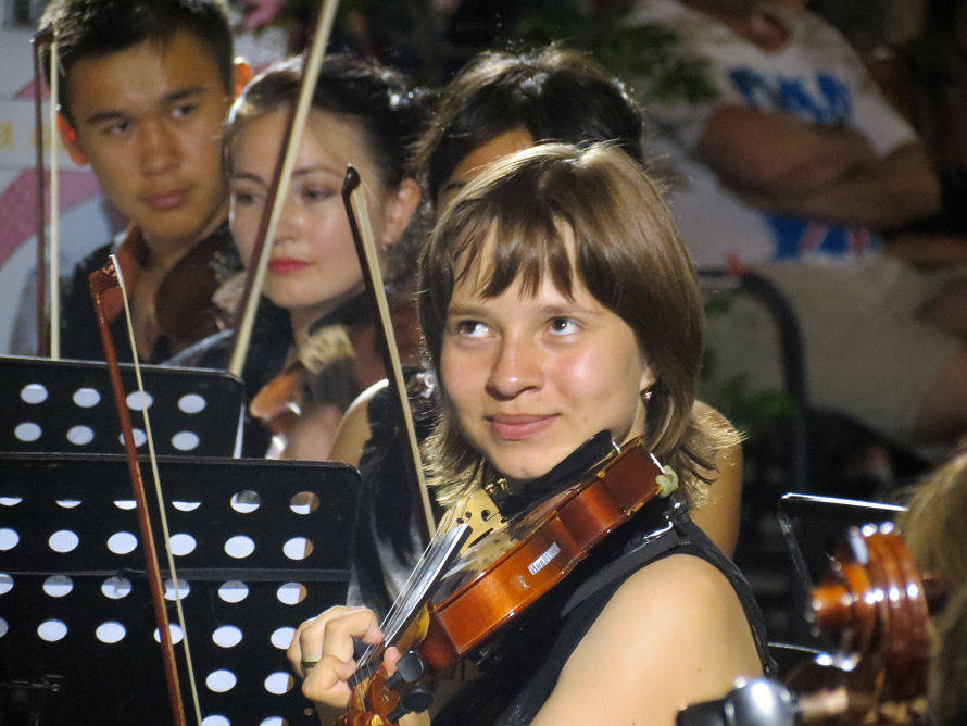 La Central Asian Youth Orchestra in concerto