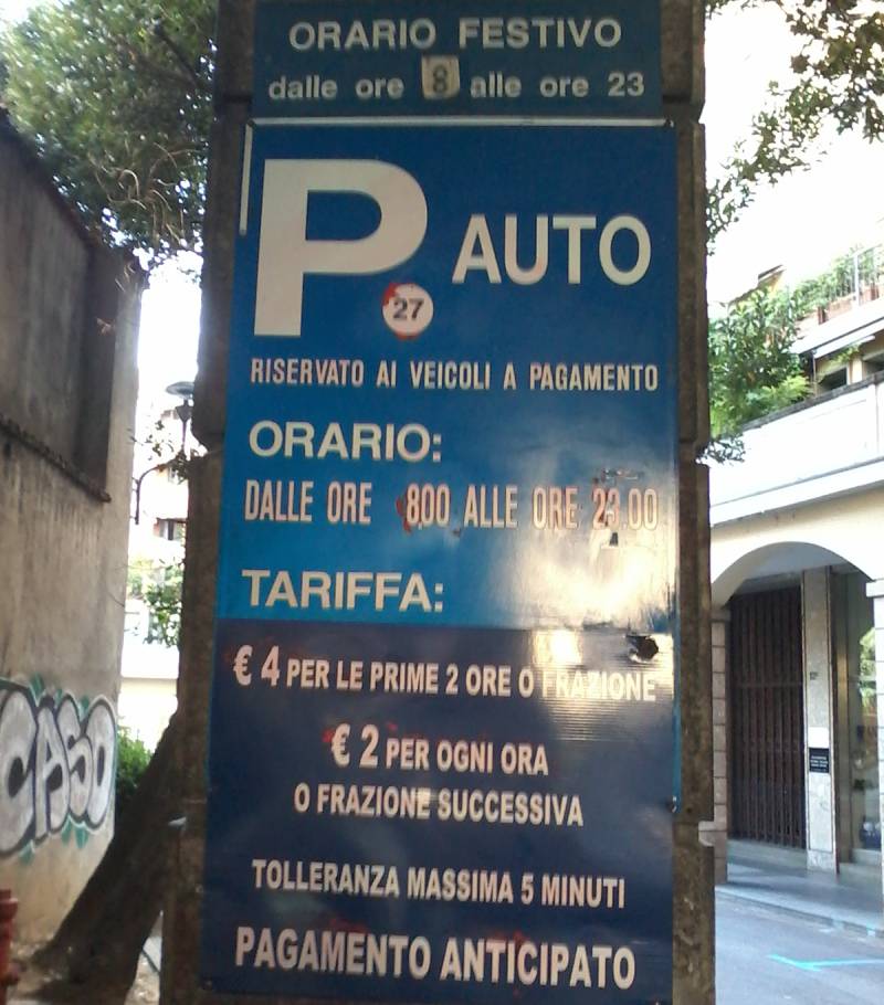 Parcheggio senza contratto in via Borfuro
