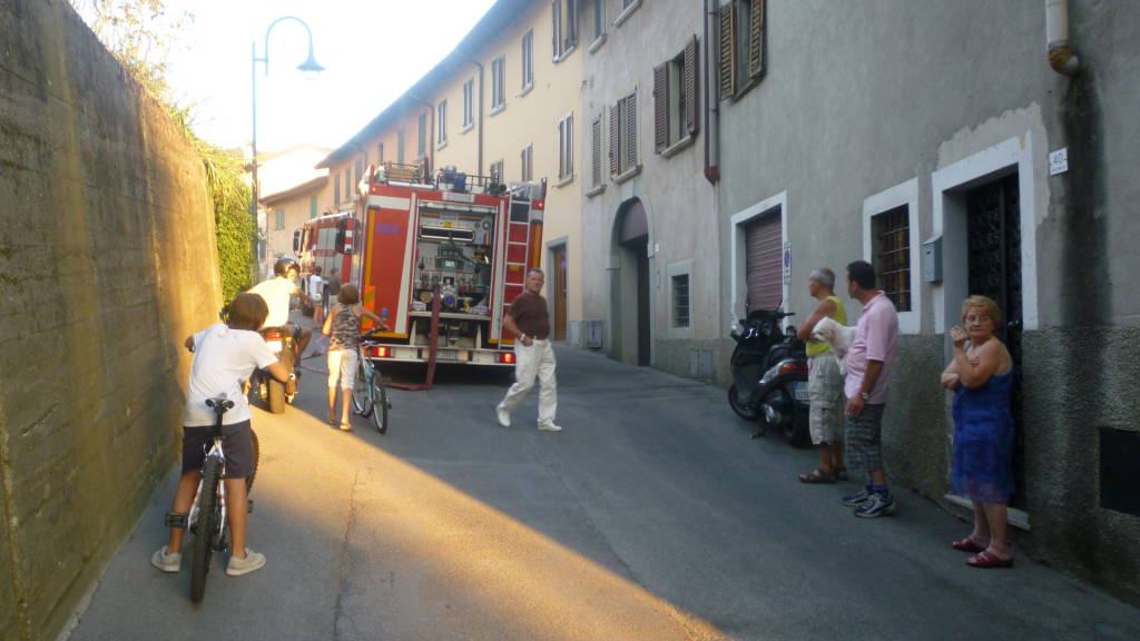 Ponteranica, a fuoco due auto in un garage