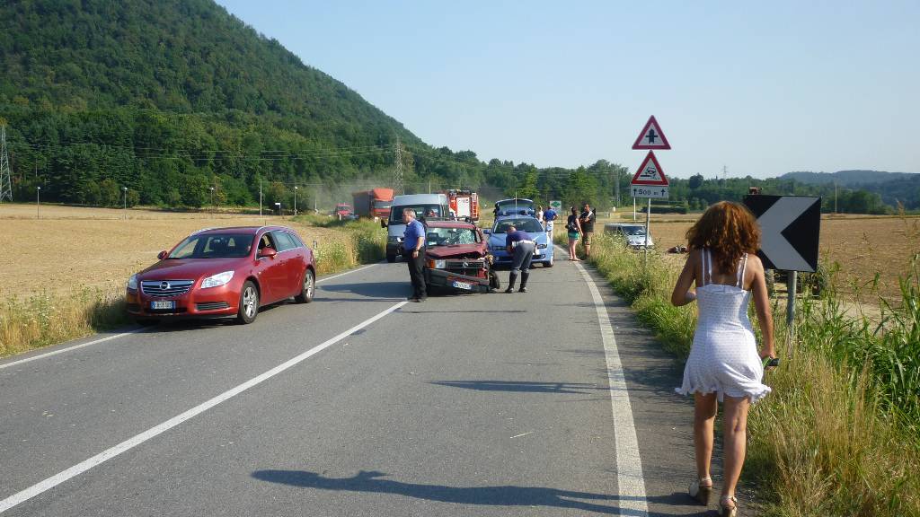 Pontida, frontale tra auto e moto: muore il centauro