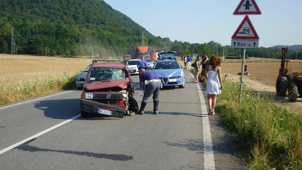 Pontida, frontale tra auto e moto: muore il centauro