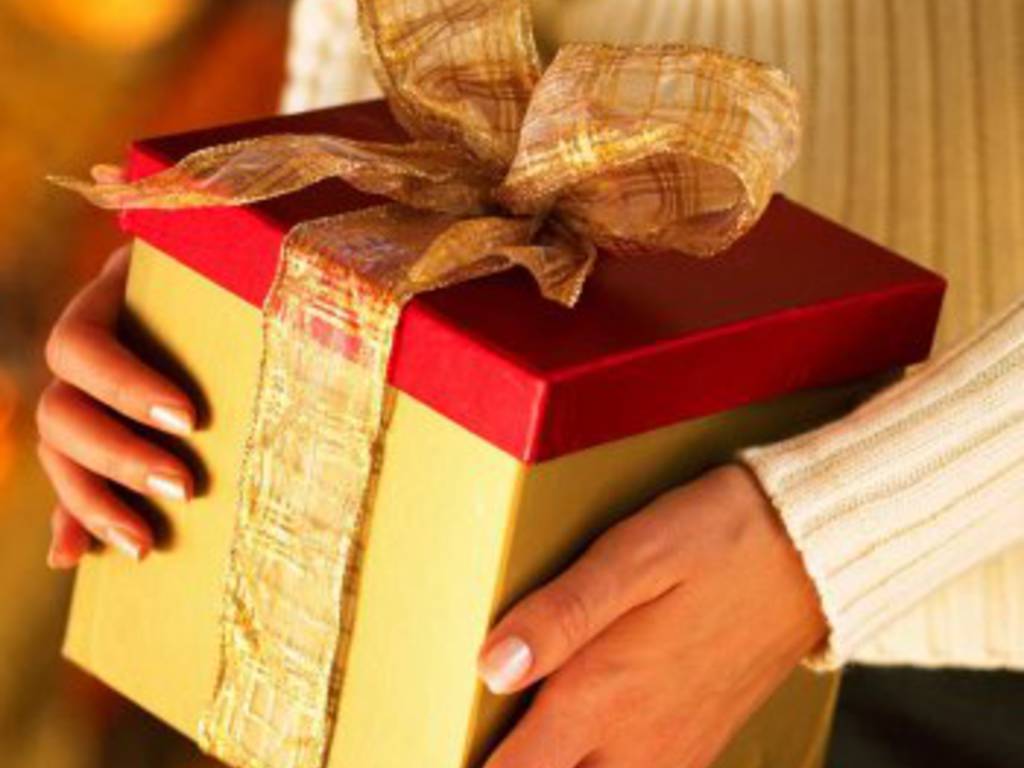 Natale, caccia al regalo utile, di qualità e low cost