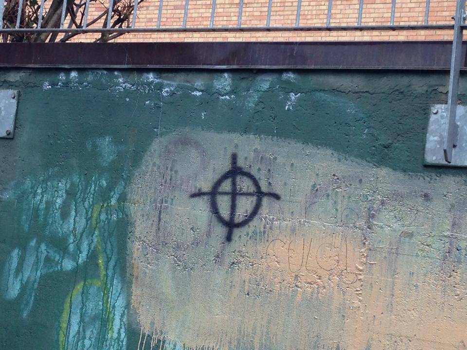 Ponteranica, scritte fasciste sui muri