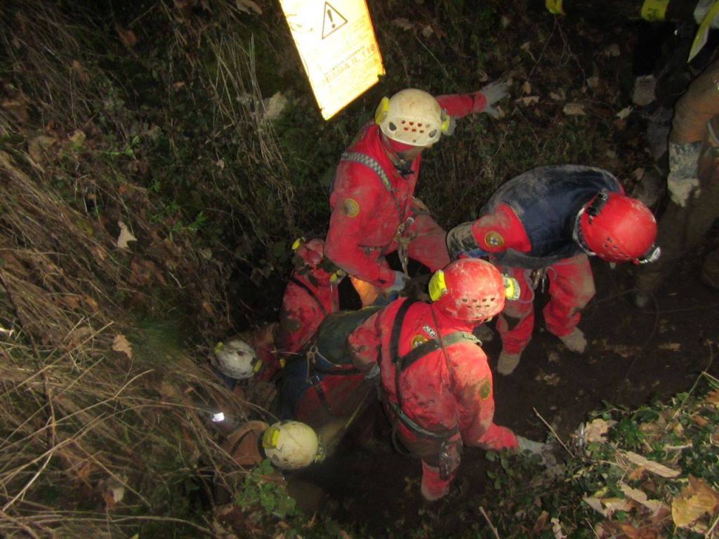 Recuperato il cadavere dello speleologo a Como