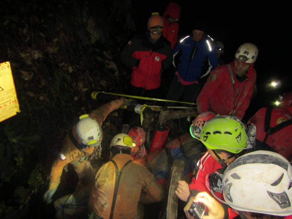 Recuperato il cadavere dello speleologo a Como