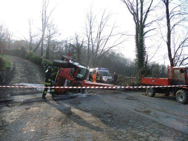 Gru si ribalta, grave un 70enne a Sorisole